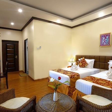 Virati Hotel Rangoon Buitenkant foto