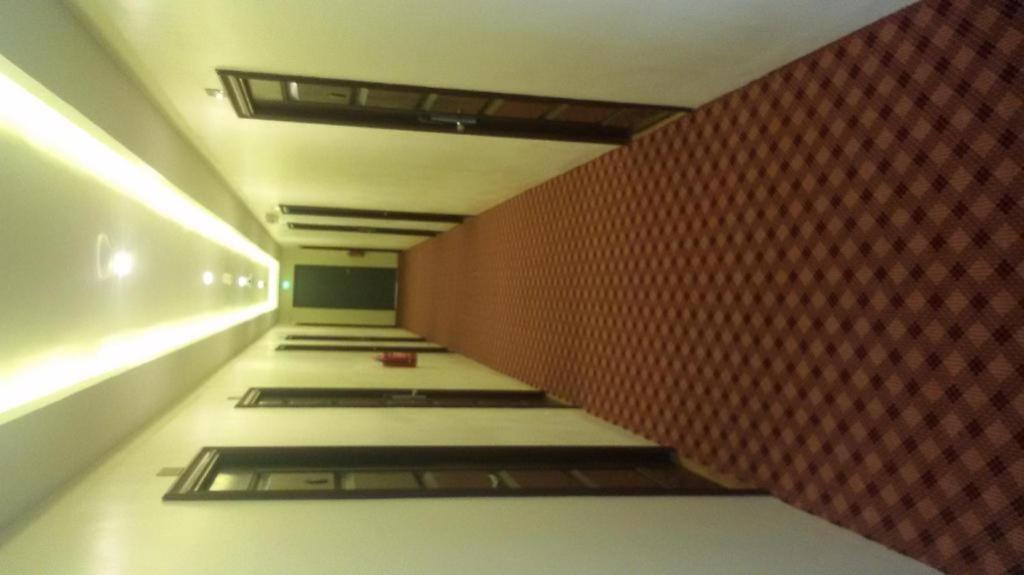 Virati Hotel Rangoon Buitenkant foto