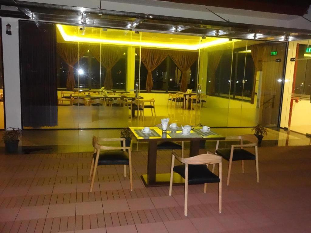 Virati Hotel Rangoon Buitenkant foto
