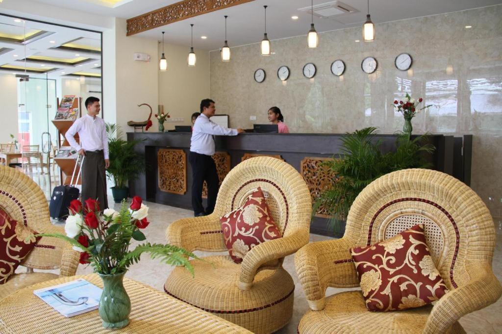 Virati Hotel Rangoon Buitenkant foto