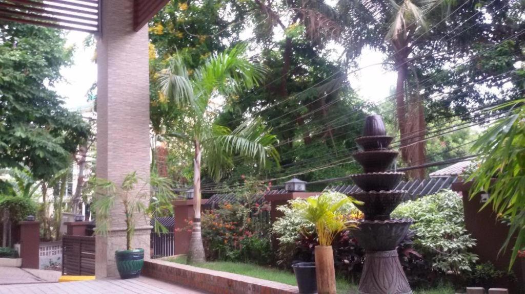 Virati Hotel Rangoon Buitenkant foto