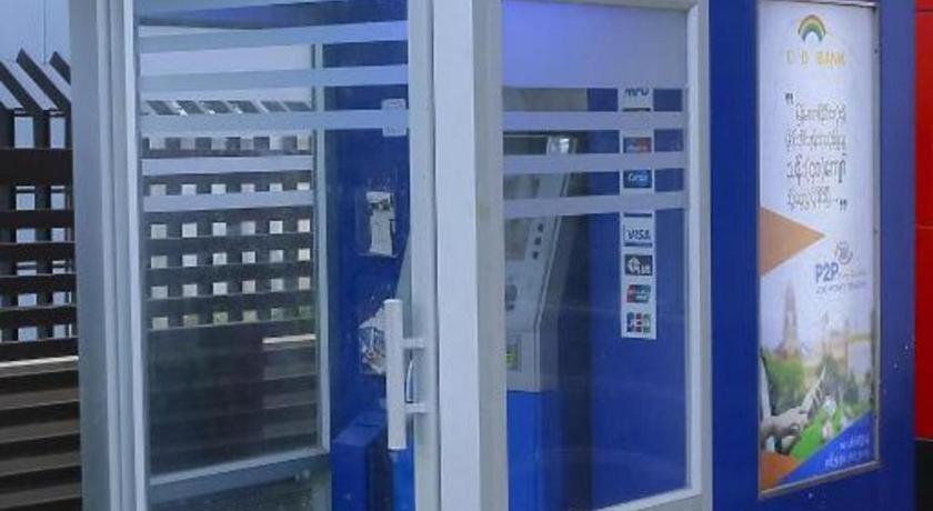 Virati Hotel Rangoon Buitenkant foto