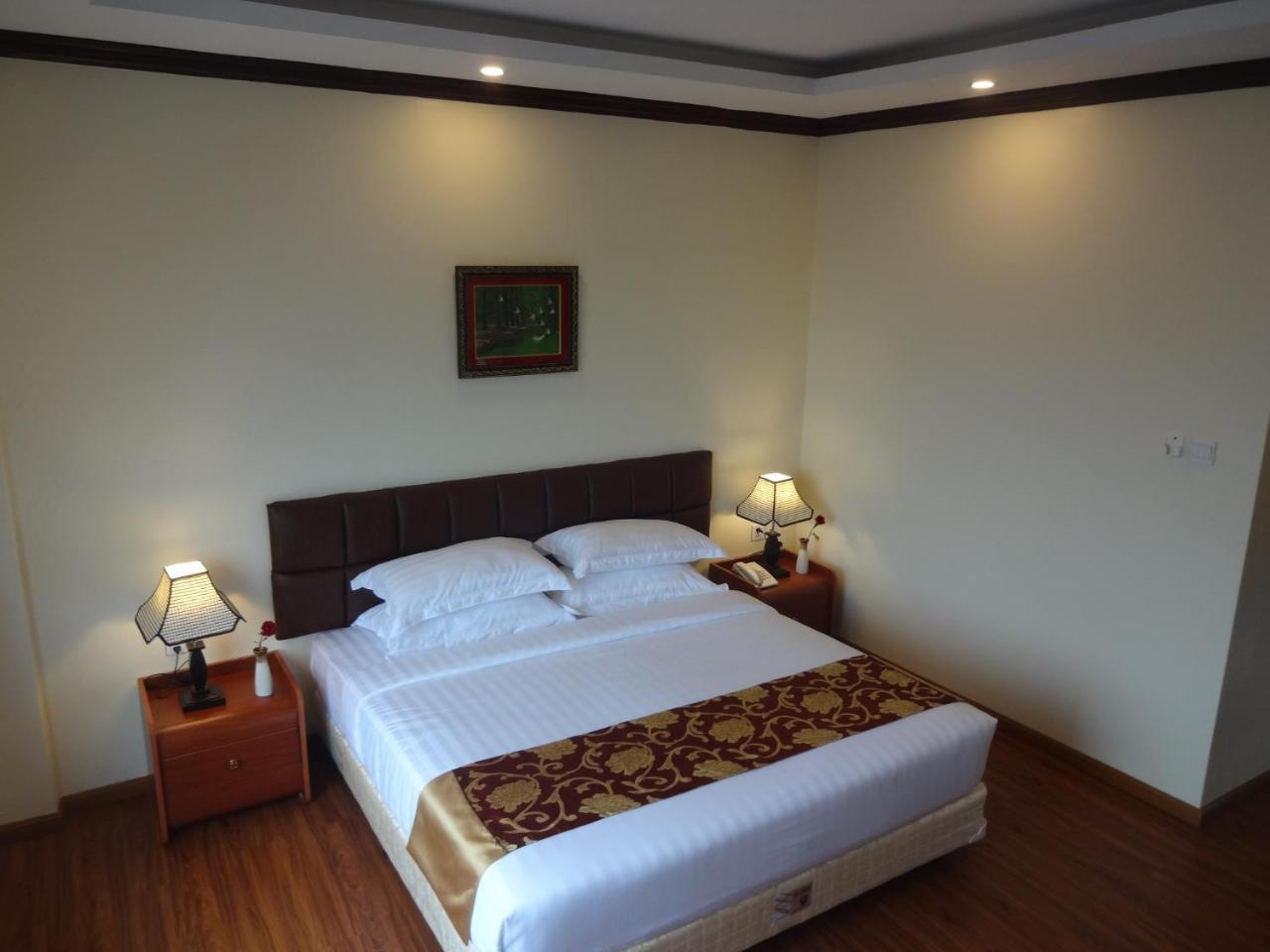 Virati Hotel Rangoon Buitenkant foto