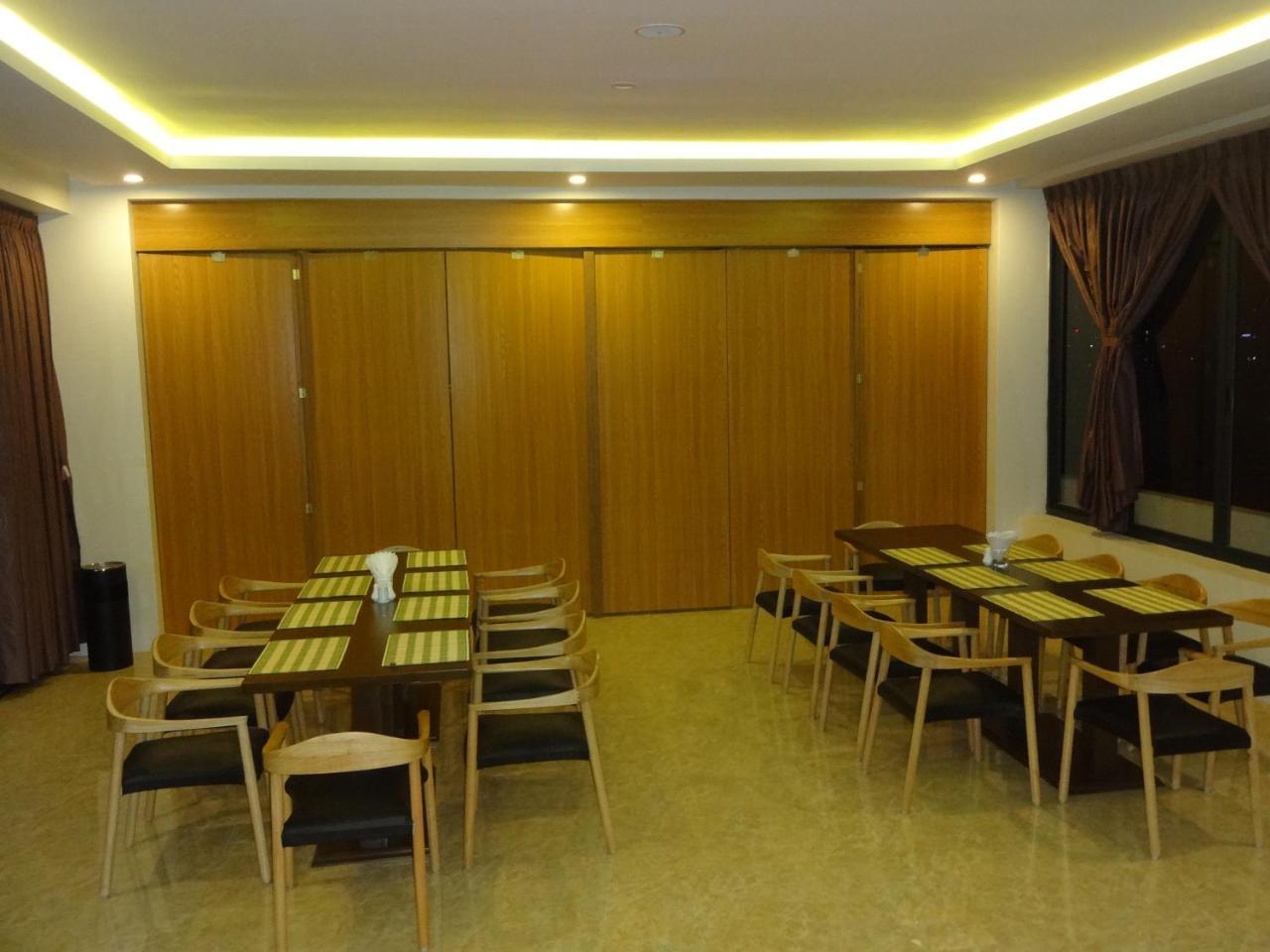 Virati Hotel Rangoon Buitenkant foto