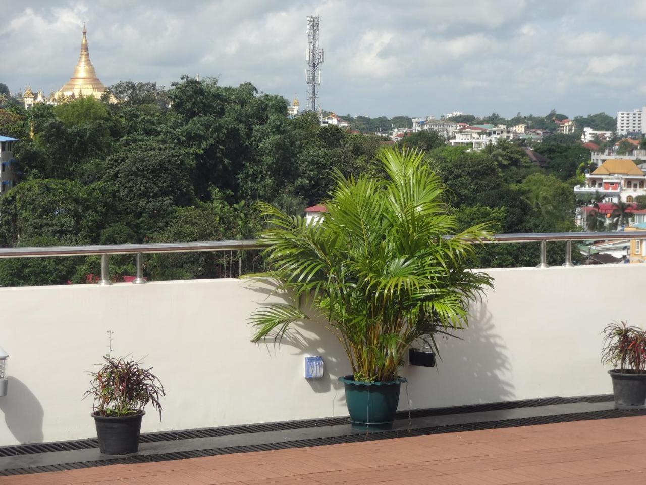 Virati Hotel Rangoon Buitenkant foto