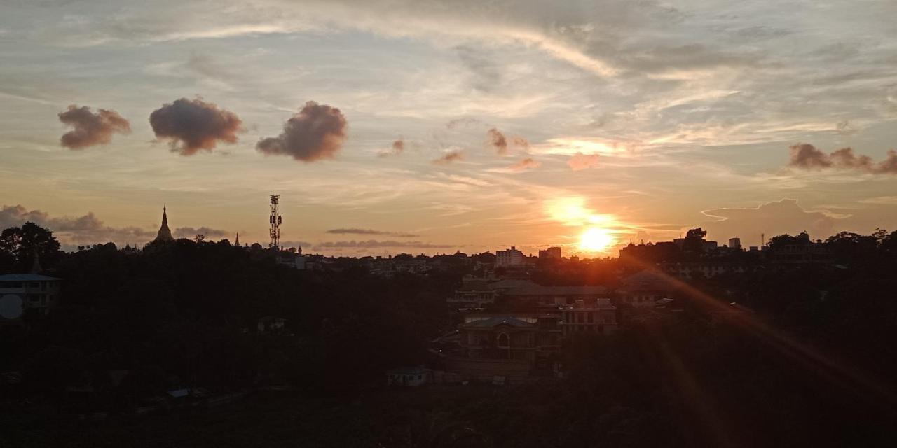 Virati Hotel Rangoon Buitenkant foto
