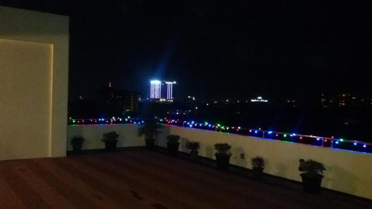 Virati Hotel Rangoon Buitenkant foto