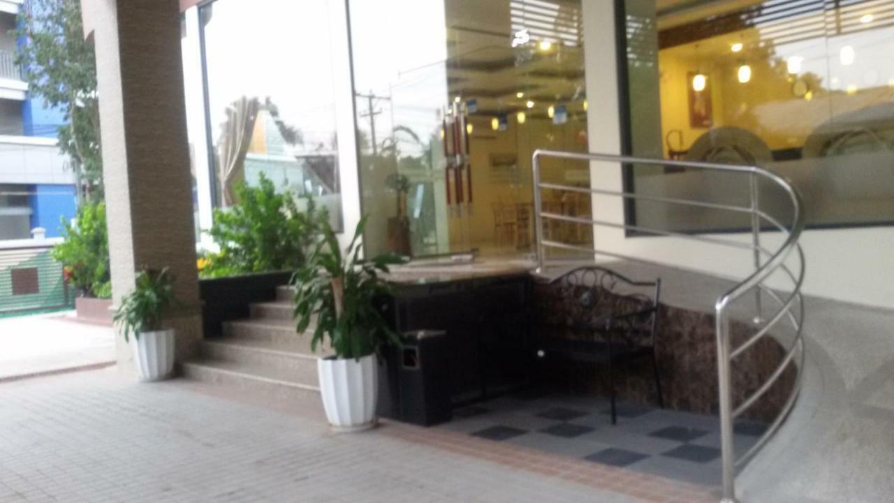 Virati Hotel Rangoon Buitenkant foto