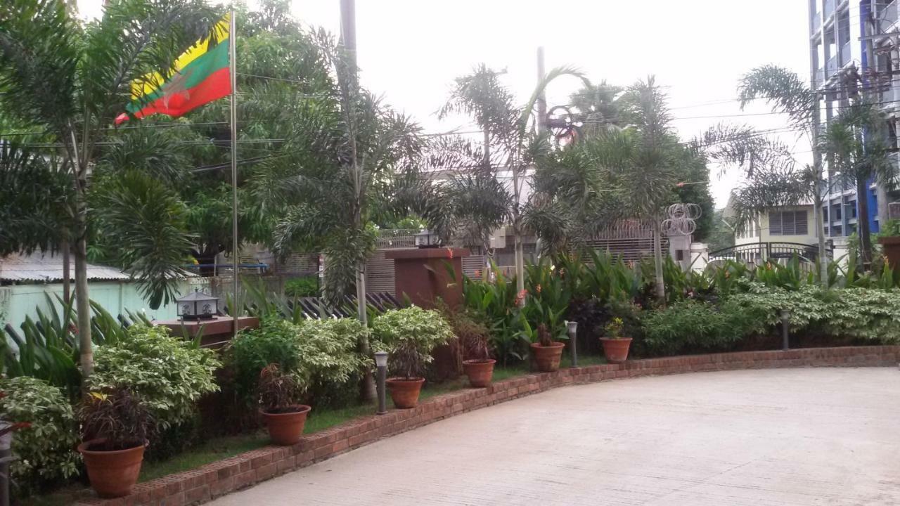 Virati Hotel Rangoon Buitenkant foto