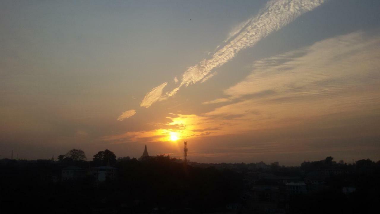 Virati Hotel Rangoon Buitenkant foto