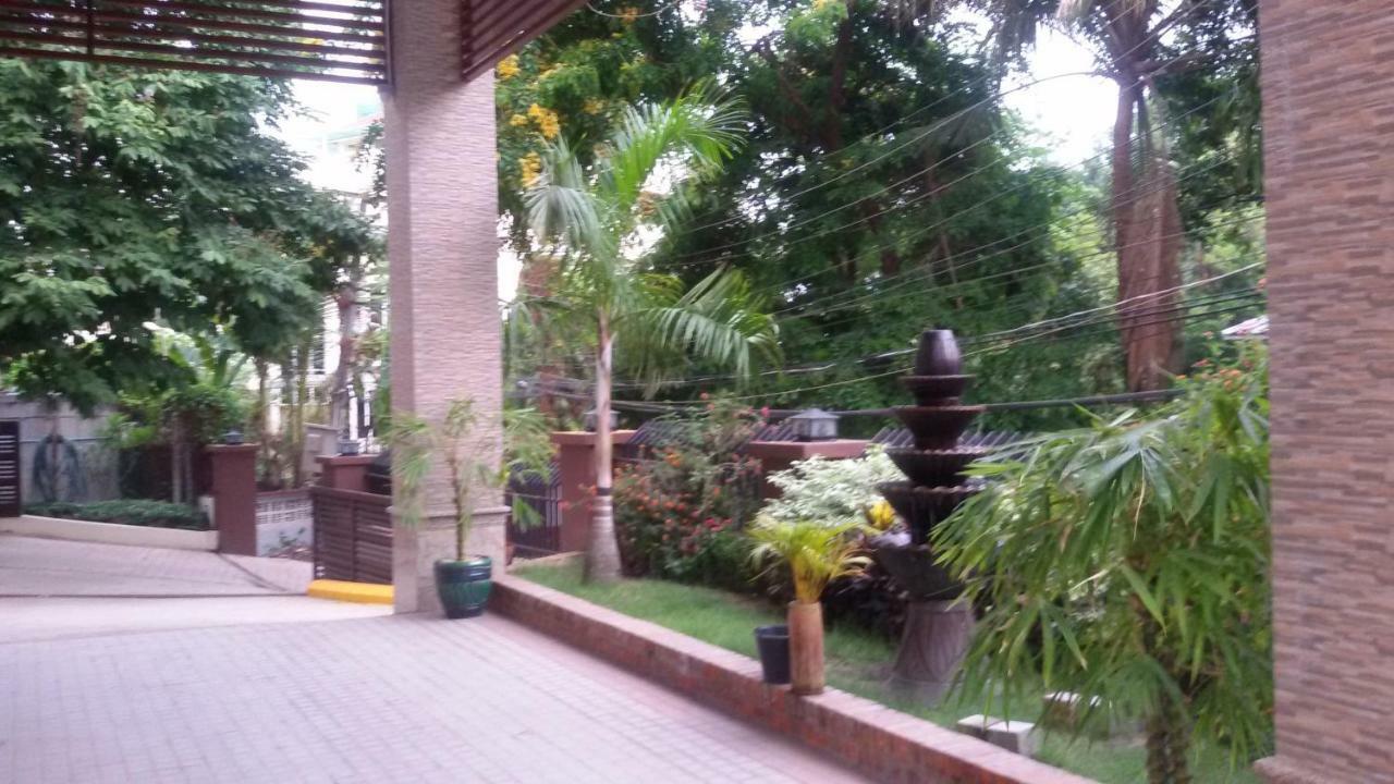 Virati Hotel Rangoon Buitenkant foto