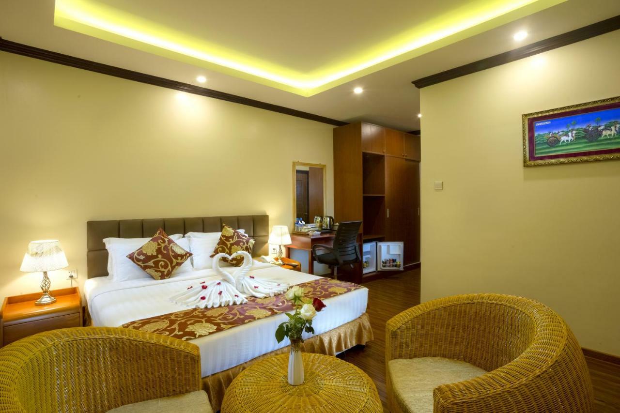 Virati Hotel Rangoon Buitenkant foto