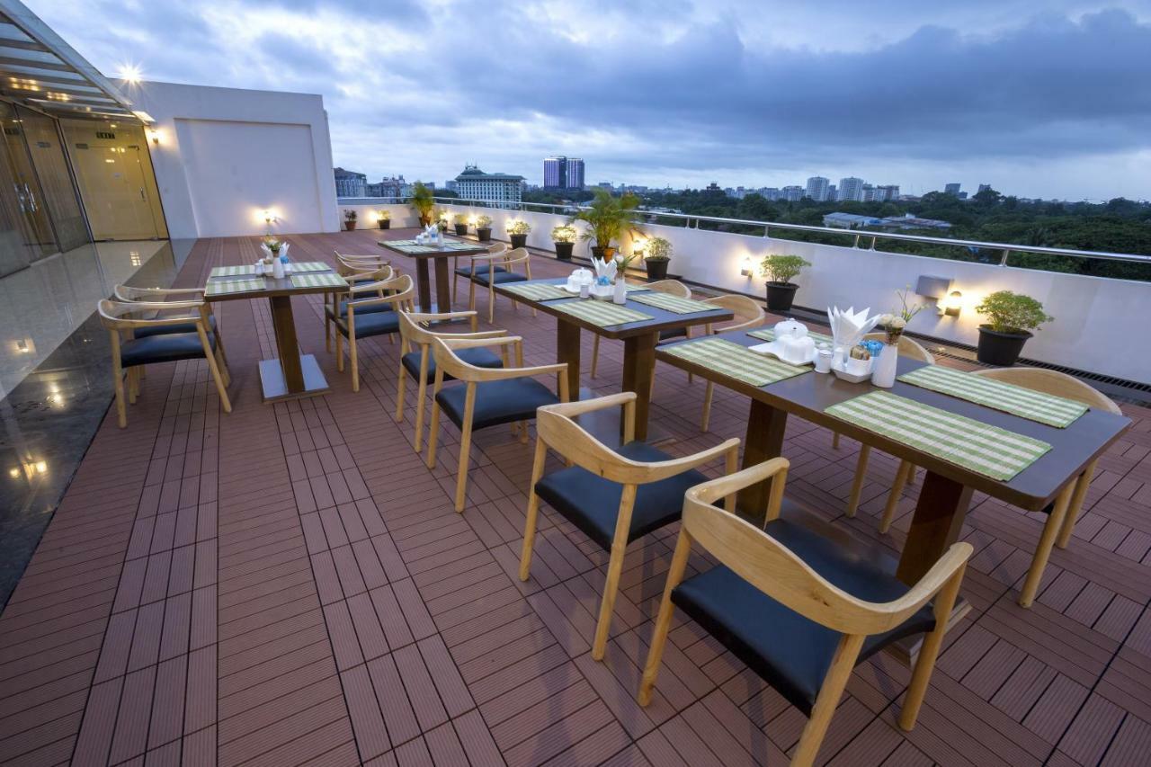 Virati Hotel Rangoon Buitenkant foto