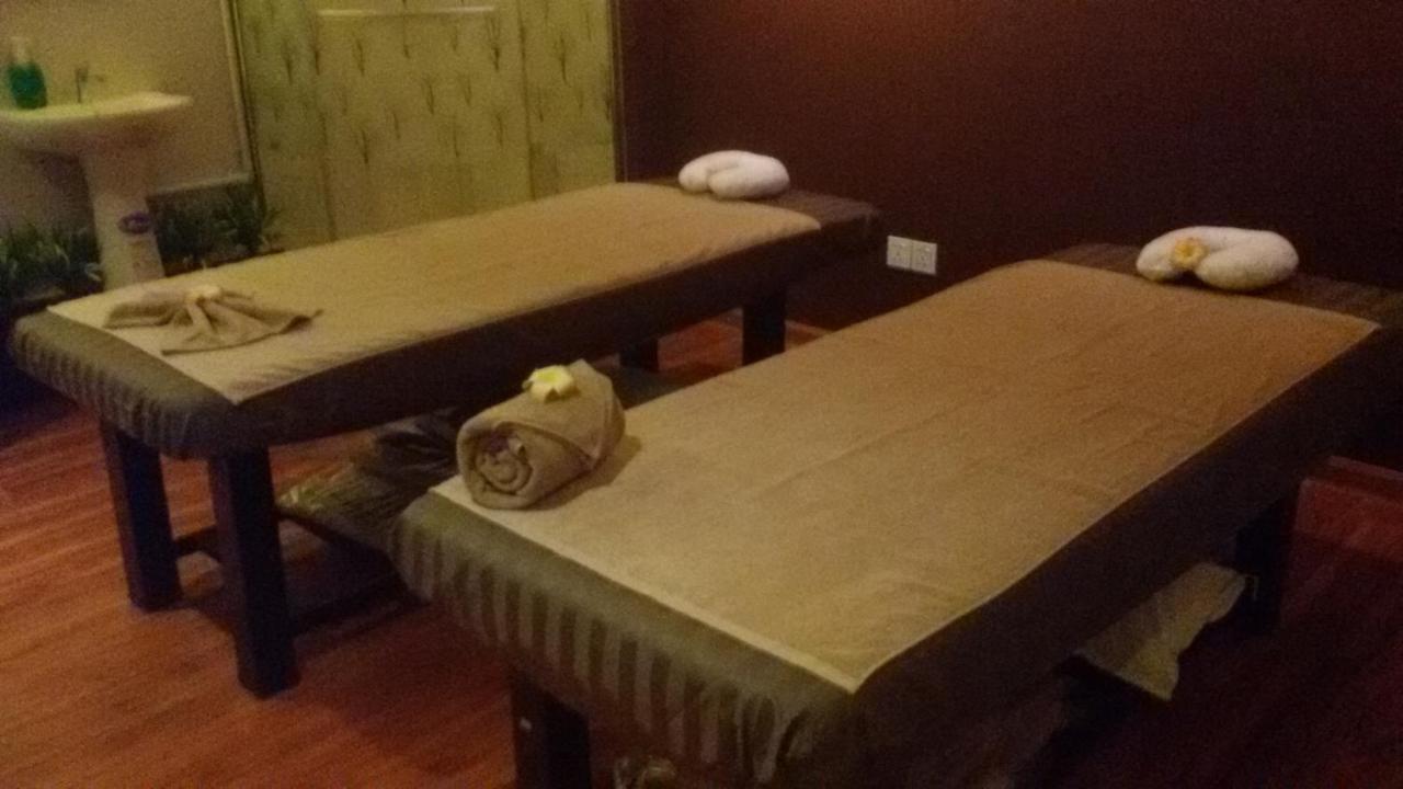 Virati Hotel Rangoon Buitenkant foto